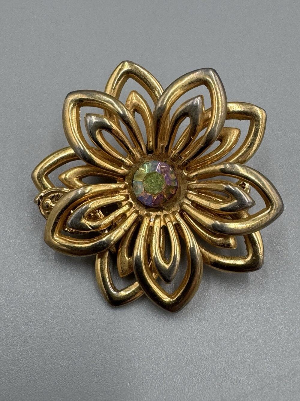 Vintage Flower Shaped Gold Colored Lapel Pin Brooch